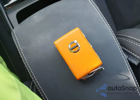 2024 Volvo C40 Recharge Pure Electric Twin Plus z USA, uszkodzony, nr VIN YV4ER3GL3R2096802